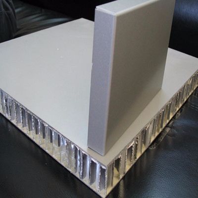 Płyta warstwowa o strukturze plastra miodu ze stali nierdzewnej o grubości 3,15 mm z litego aluminium